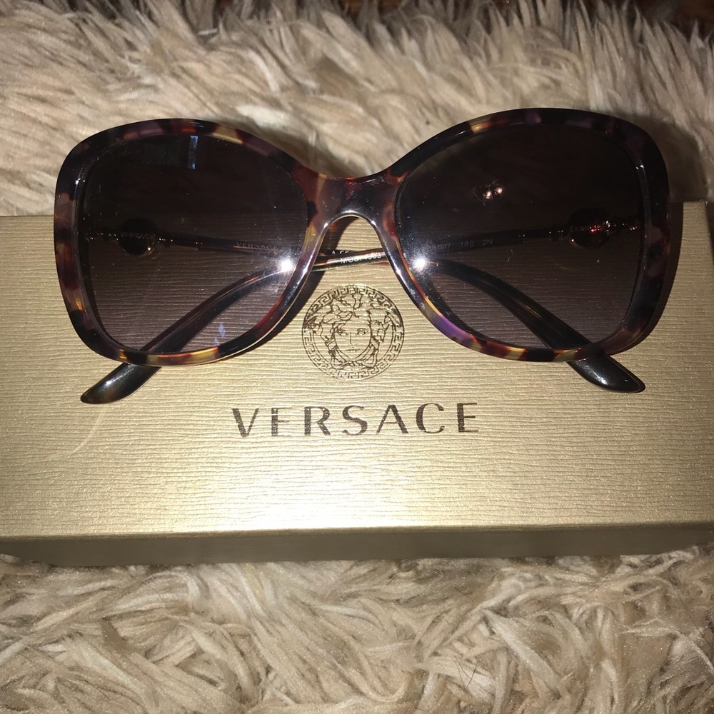 Authentic Versace Sunglasses w| Box & CLG code